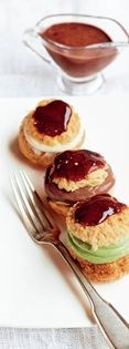 Profiteroles with chocolate, vanilla or pistachio (Profiteroles aux trois parfums)