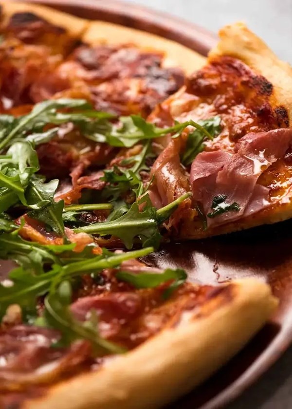 Prosciutto & rocket pizza 