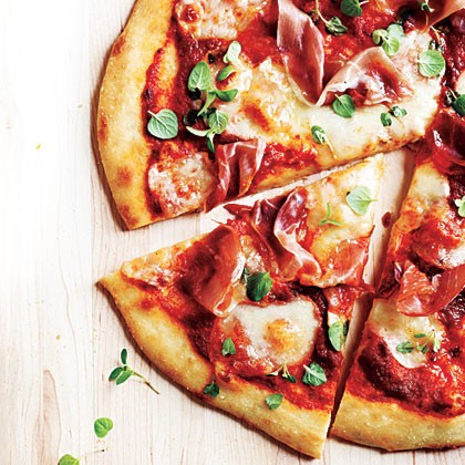 Prosciutto-mozza pizza