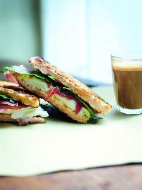 Prosciutto, mozzarella & rocket panino