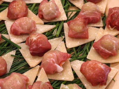 Prosciutto purses