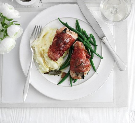 Prosciutto-wrapped chicken with garlic mash