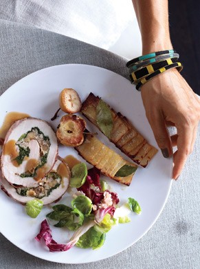 Prosciutto-wrapped pork loin with roasted apples