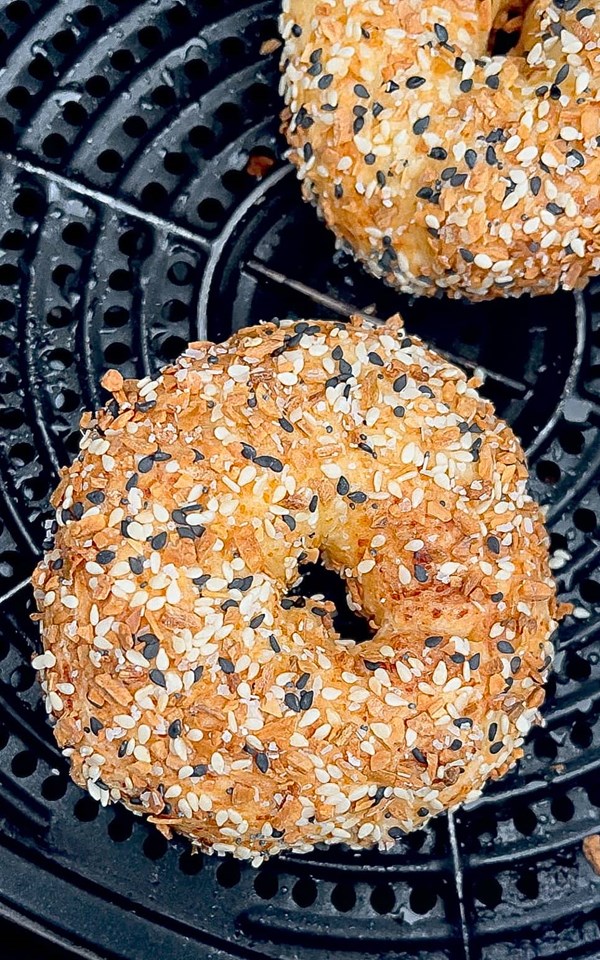 Protein bagels with cottage cheese
