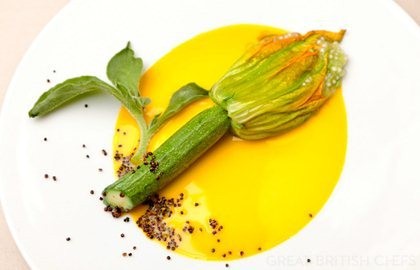 Provençal courgette flower stuffed with aromatic tapioca