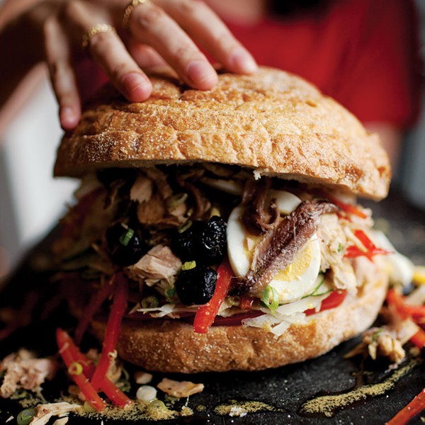 Provençal tuna sandwich (Pan bagnat)