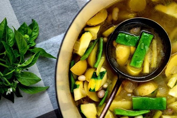 Provençal vegetable soup with basil