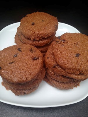 Prune and chocolate shortbread