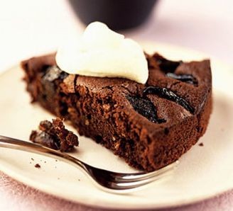 Prune and chocolate torte