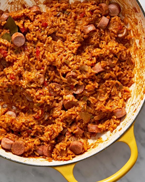 Puerto Rican arroz con salchichas