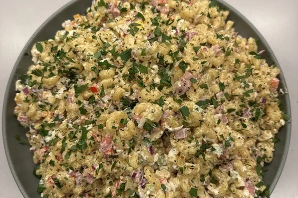 Puerto Rican macaroni salad (Ensalada de coditos)