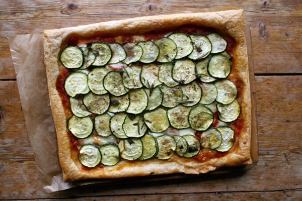 Puff pastry courgette pizza