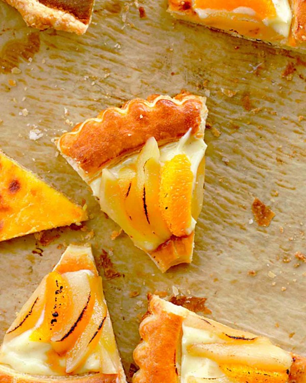 Puff pastry couronne with poached pears