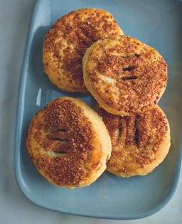 Puff pastry Eccles cakes