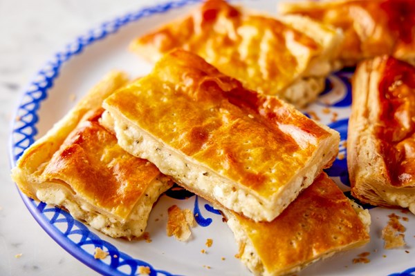 Puff pastry khachapuri (Penovani khachapuri)