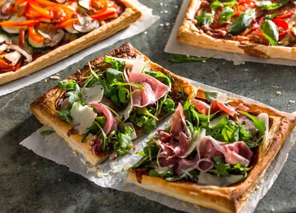 Puff pastry pizzas