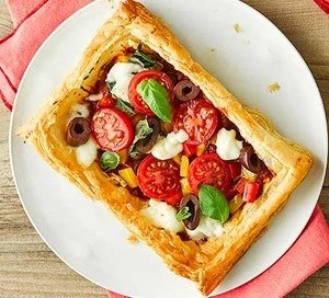 Puff pastry pizzas