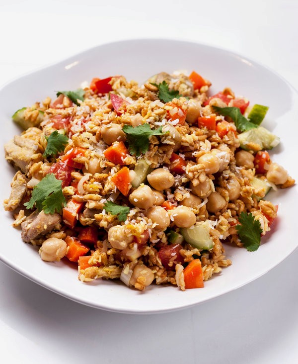 Puffed rice salad with chicken