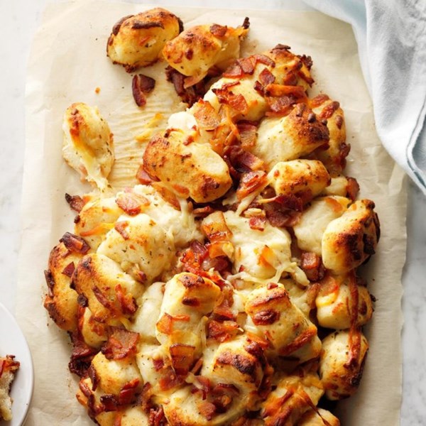 Pull-apart bacon bread 
