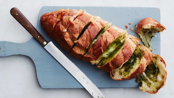 Pull-apart cheesy pesto bread
