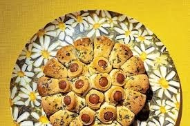 Pull-apart pigs in a quilt