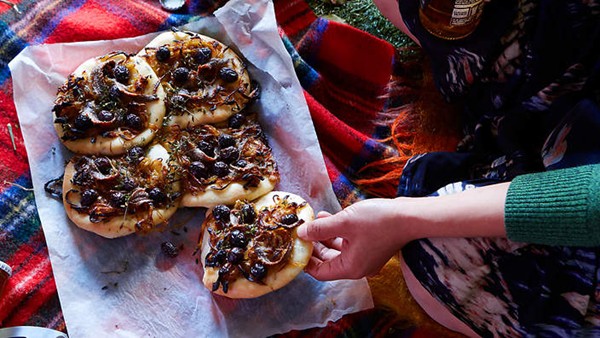Pull-apart pissaladiere