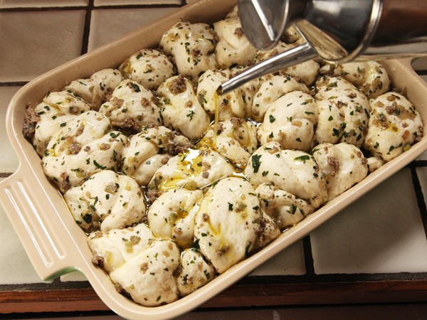Pull-apart stuffing rolls