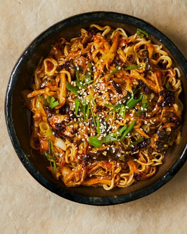 Pulled king oyster, peanut and chilli noodles 