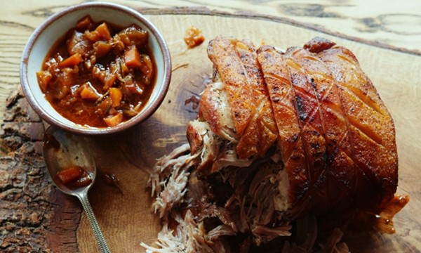 Pulled pork shoulder with roasted pear gravy
