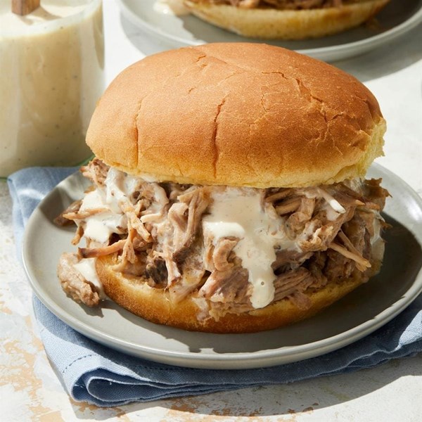 Pulled pork with white barbecue sauce