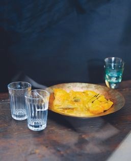 Pumpkin and coconut milk curry (Wattakka kalu pol)