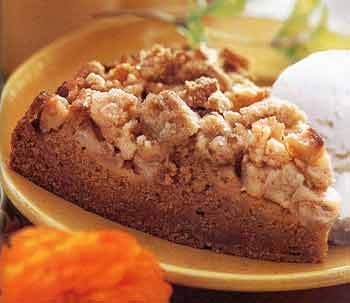 Pumpkin-apple streusel cake