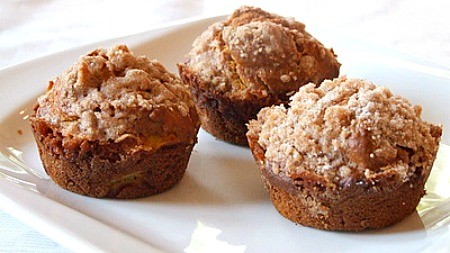 Pumpkin-apple streusel muffins