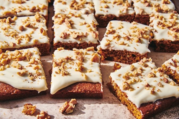 Pumpkin cake bars with cream cheese frosting