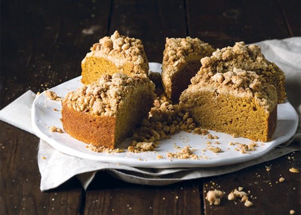 Pumpkin cake with browned butter streusel