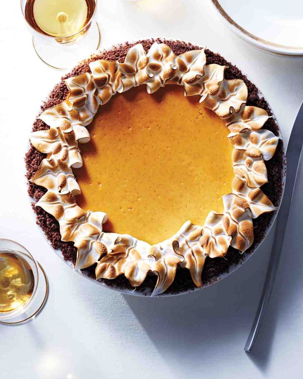 Pumpkin-cheesecake pie with gingersnap crust