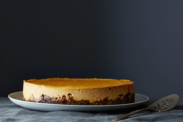 Pumpkin cheesecake with gingersnap crust