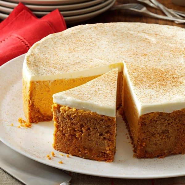 Pumpkin cheesecake with sour cream topping 