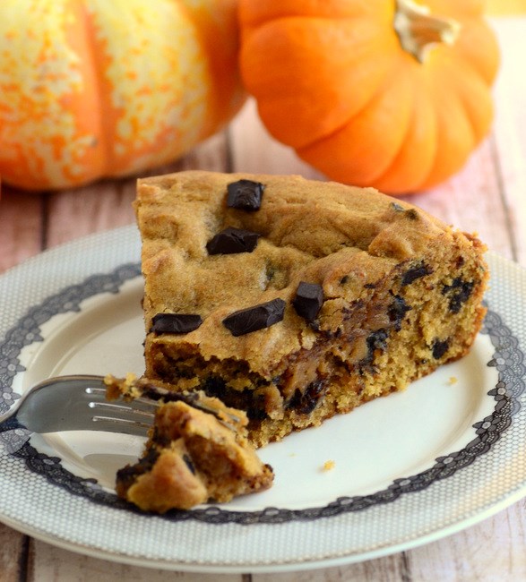 Pumpkin chocolate chip cookie pie