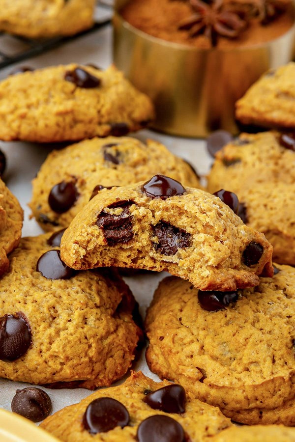 Pumpkin chocolate chip cookies