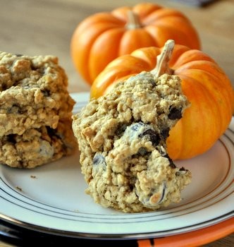 Pumpkin chocolate chip oatmeal cookies