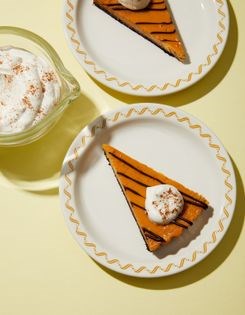 Pumpkin-chocolate tart with cinnamon whipped cream