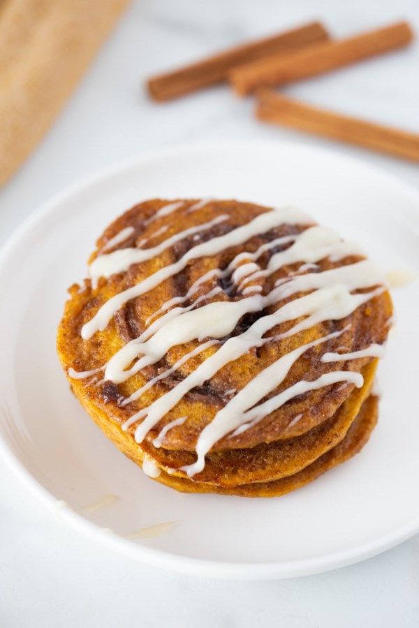 Pumpkin cinnamon roll pancakes