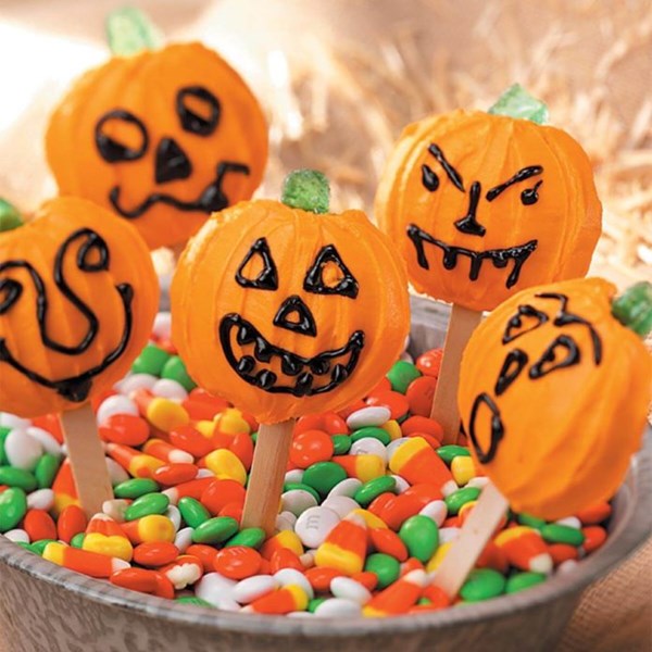 Pumpkin cookie pops