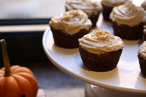 Pumpkin cupcakes with chai cream cheese frosting