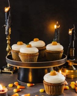 Pumpkin cupcakes with cream cheese frosting