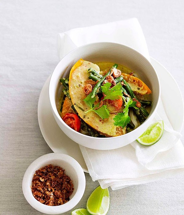 Pumpkin curry with rice noodles