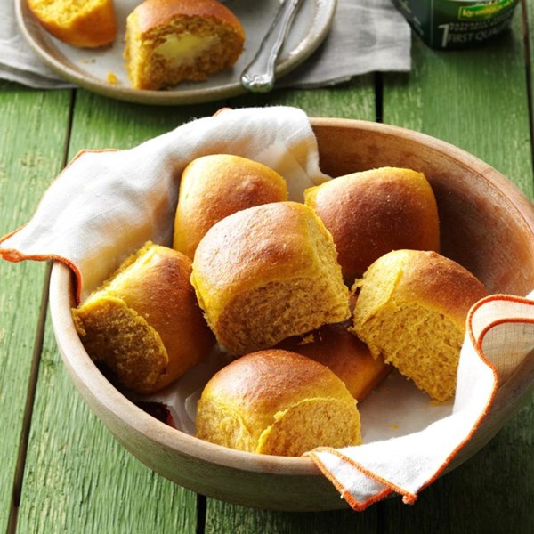 Pumpkin dinner rolls