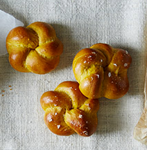 Pumpkin dinner rolls