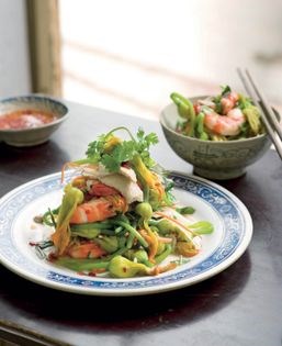 Pumpkin flower salad with prawn and pork (Goi bông bí)